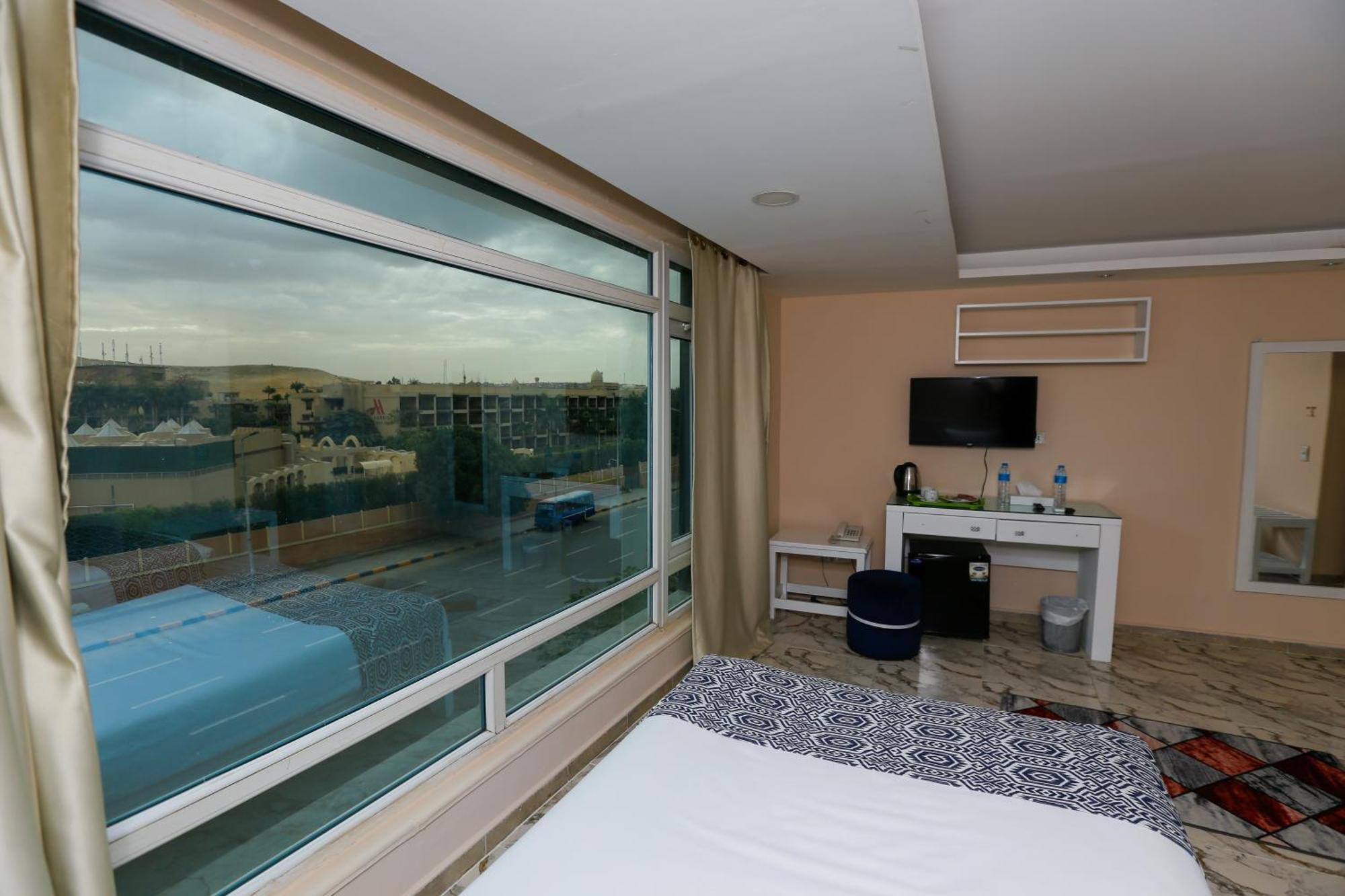 Turquoise Pyramids & Grand Egyptian Museum View Hotel Kafrat al Jabal Exterior photo